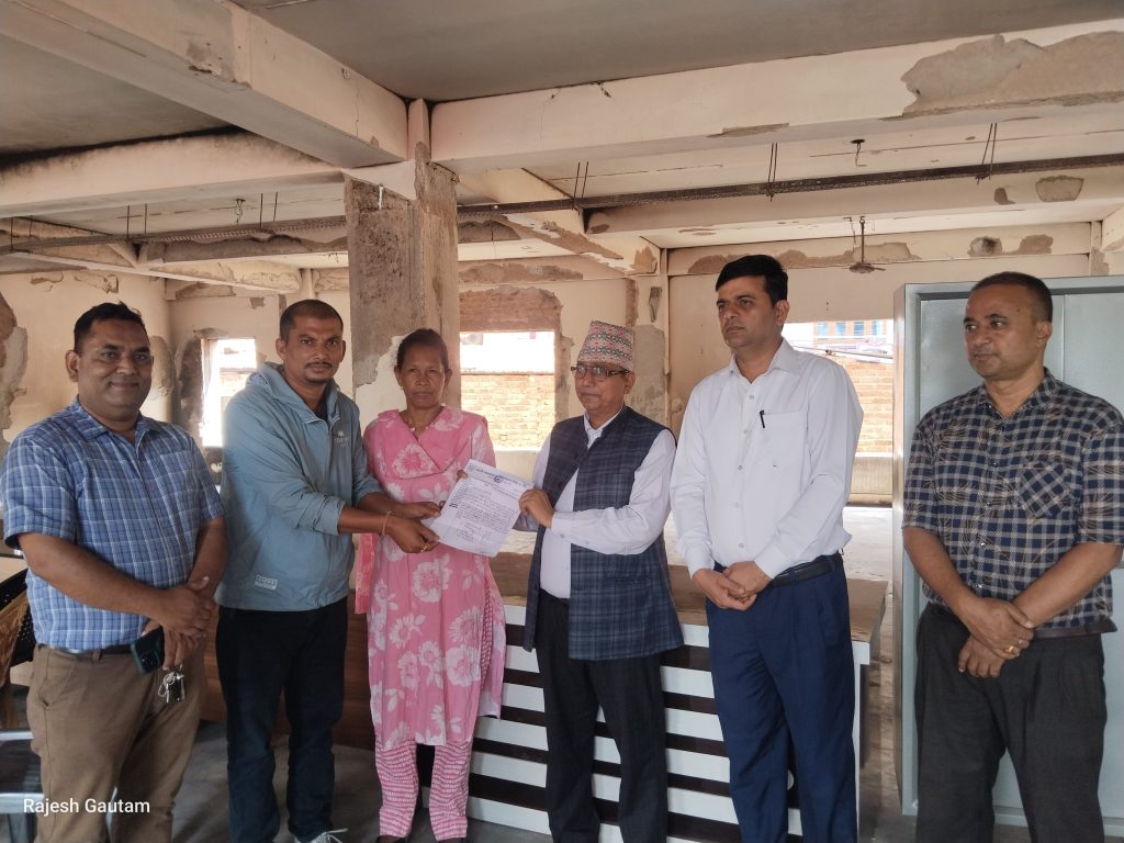 राप्ती मालबाहक यातायात सेवा प्रा. लि द्वारा तुलसीपुर उपमहानगरलाई भौतिक सामाग्री सहयोग