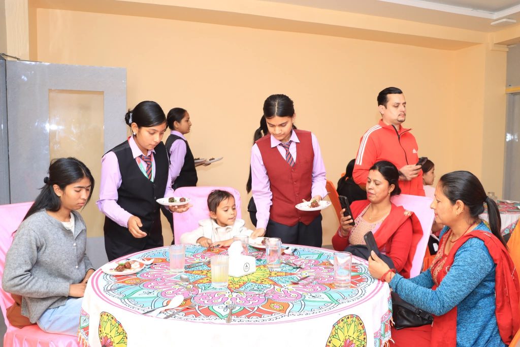 ज्ञानज्योति कलेजमा फुड फेस्टिबल: विद्यार्थीले पकाएर अभिभावकलाई खुवाए