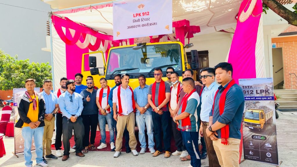 तुलसीपुरमा टाटाको नयाँ LPK 912 मिनी टिप्पर सार्वजनिक