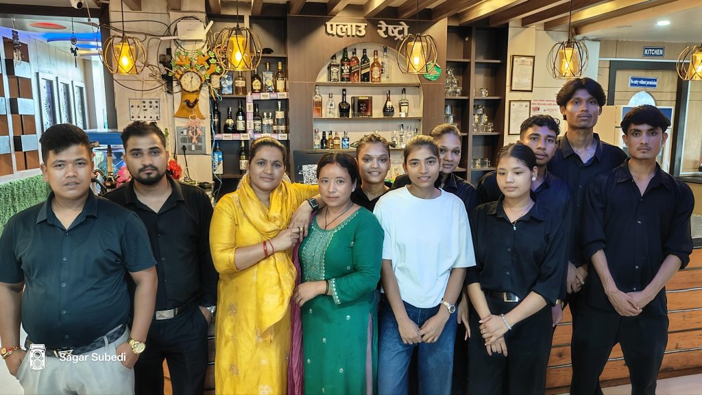 पलाउ रेष्टुरेन्टका कर्मचारी द्वारा प्रधानमन्त्री उद्धार कोषमा सहयोग