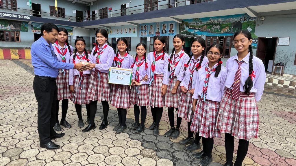 बाढी पीडितका लागि मेरिगोल्ड बोर्डिङ द्वारा ६६ हजार ६ सय ६६ रुपैयाँ सहयोग